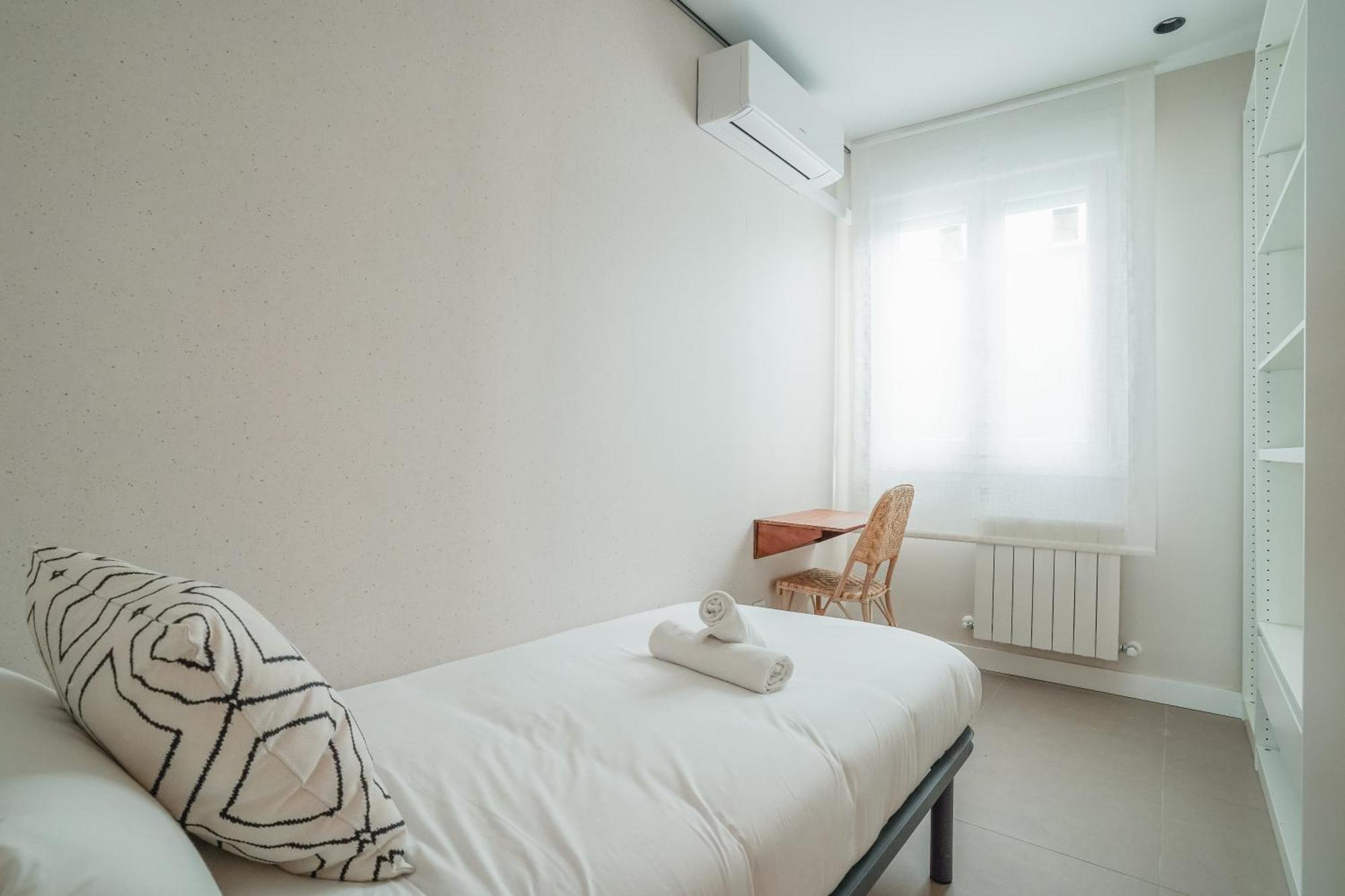 Modern Apartment-2Bedrooms 1Bath-Cuatro Caminos Madrid Bagian luar foto
